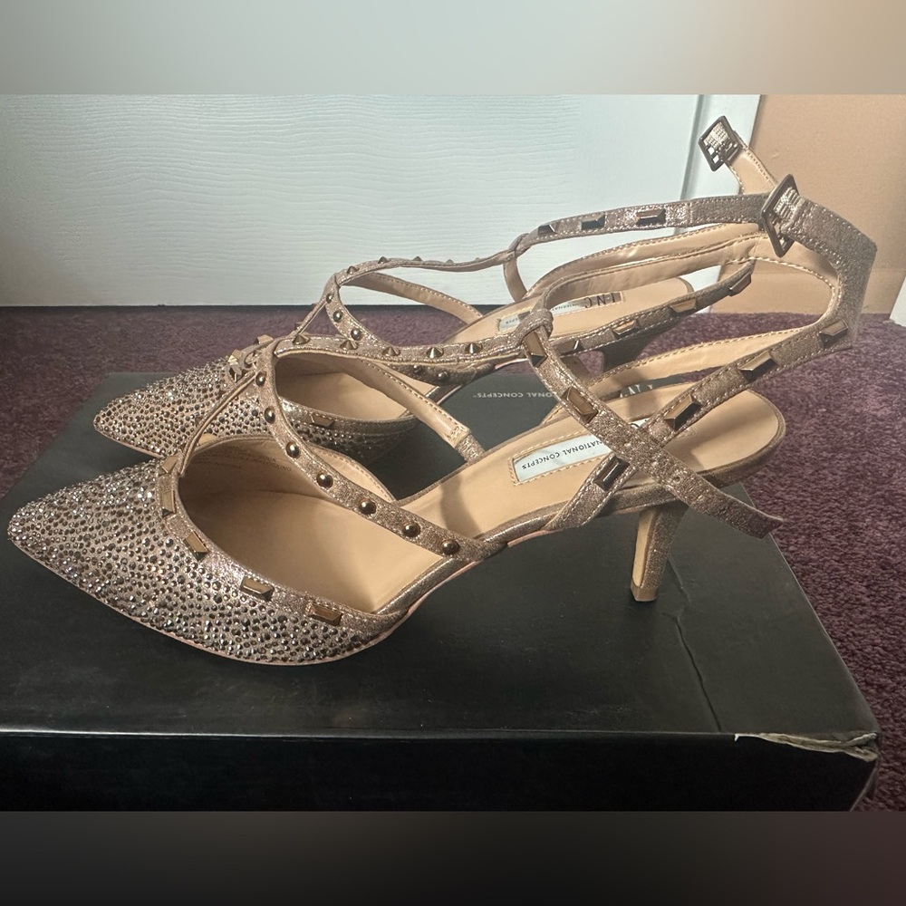 NWOT Bronze I.N.C. Carma Evening Kitten Heel Pumps, size 9.5M
